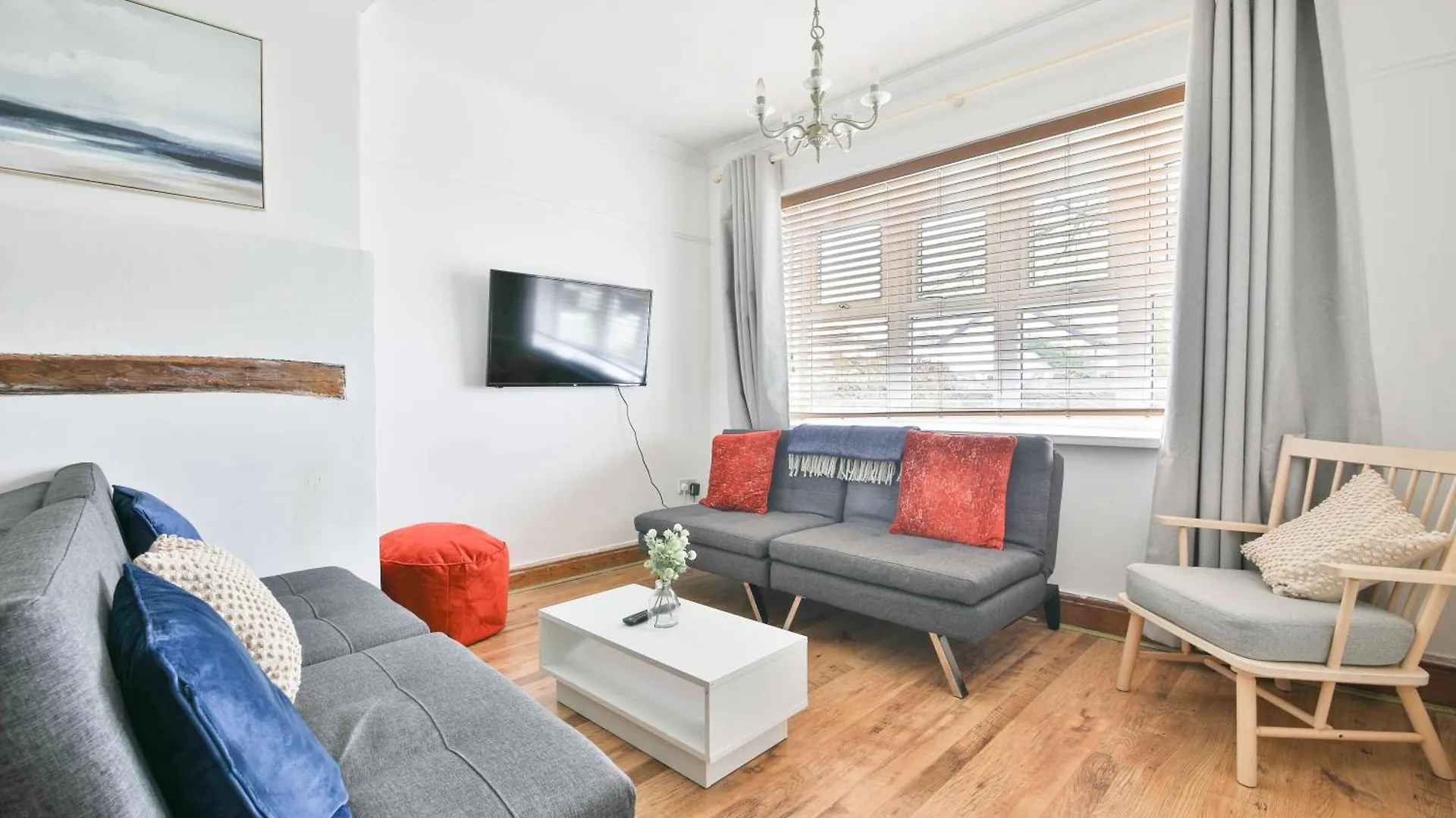 Stayright Homely 3 Bedroom House In Vibrant Whitchurch contacts