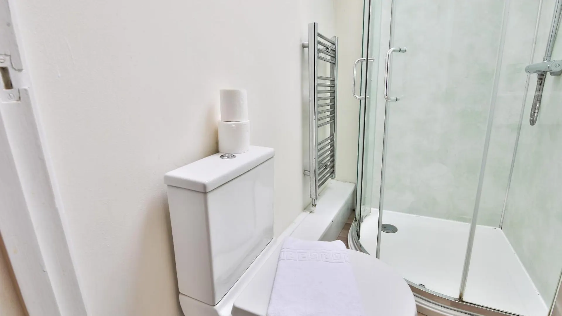 Stayright Homely 3 Bedroom House In Vibrant Whitchurch Cardiff 0*,